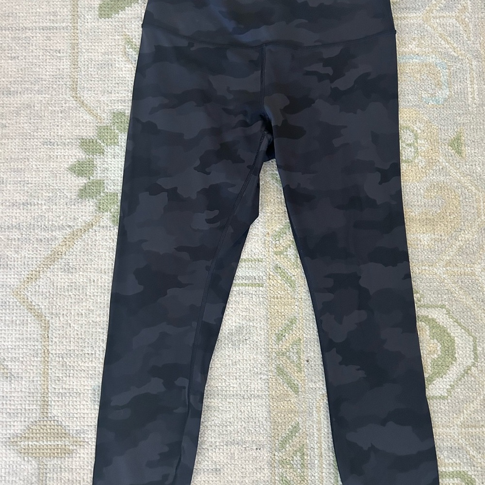 Lululemon Size 10 Black Camo Leggings
